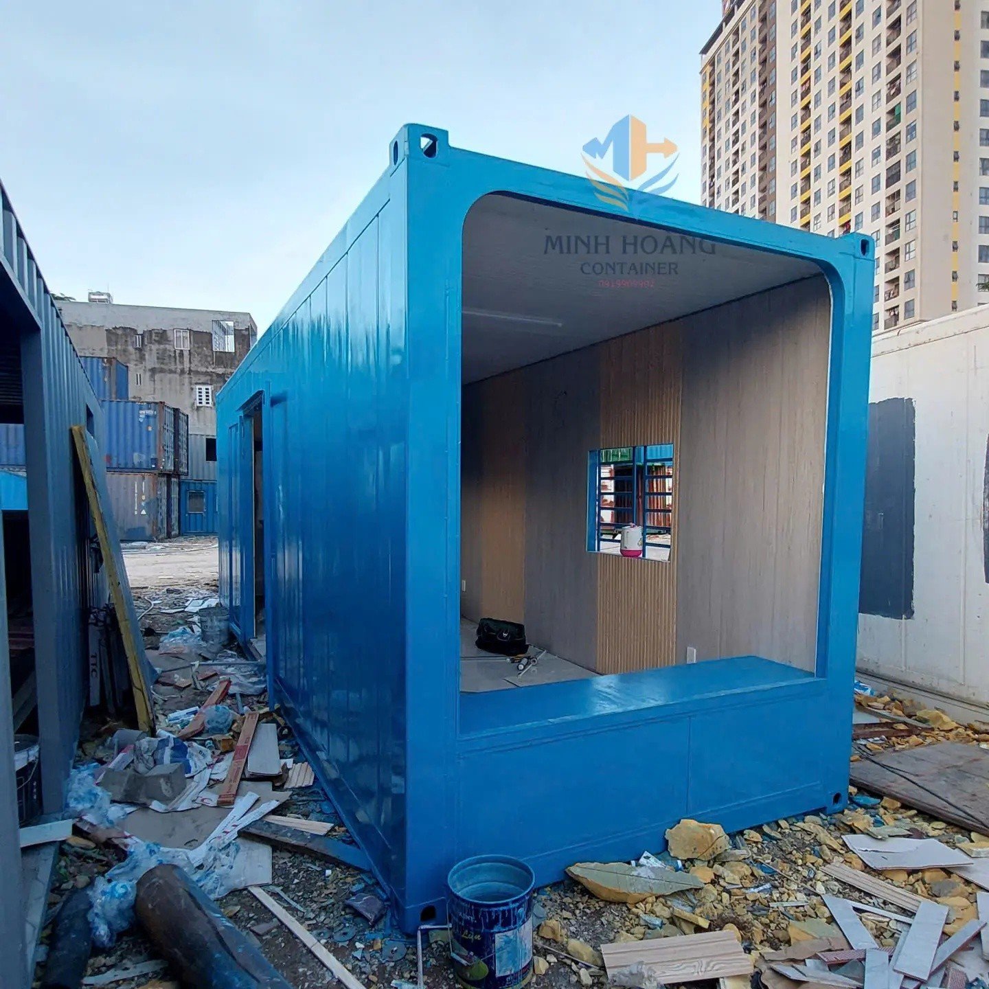 Container Văn Phòng Xanh Dương Ốp Gỗ Dài 7.5m Có Toilet: Giải Pháp Từ Vỏ Cont Lạnh Siêu Cách Nhiệt